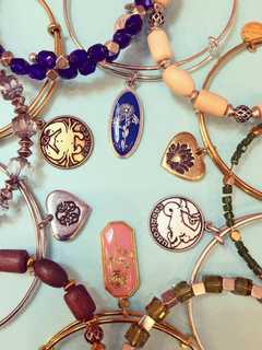 Rye's Alex And Ani Raises Money For Peace Corps' Let Girls Learn Fund