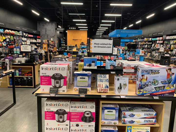 A 4-star Amazon store is now open in New Jersey.