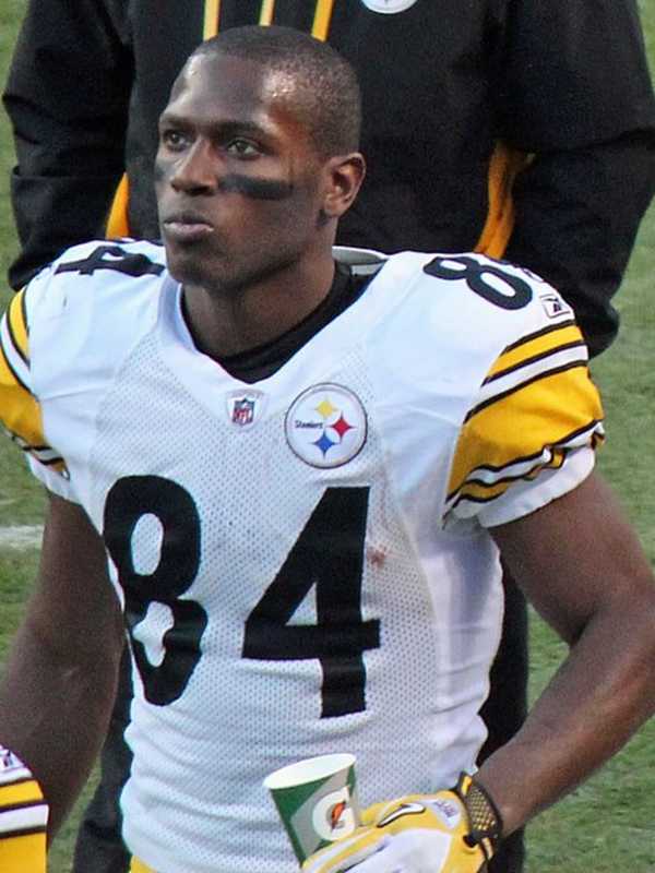 Former Pittsburgh Steeler, NFL Star Antonio Brown Wanted For Domestic Abuse In Florida: Reports