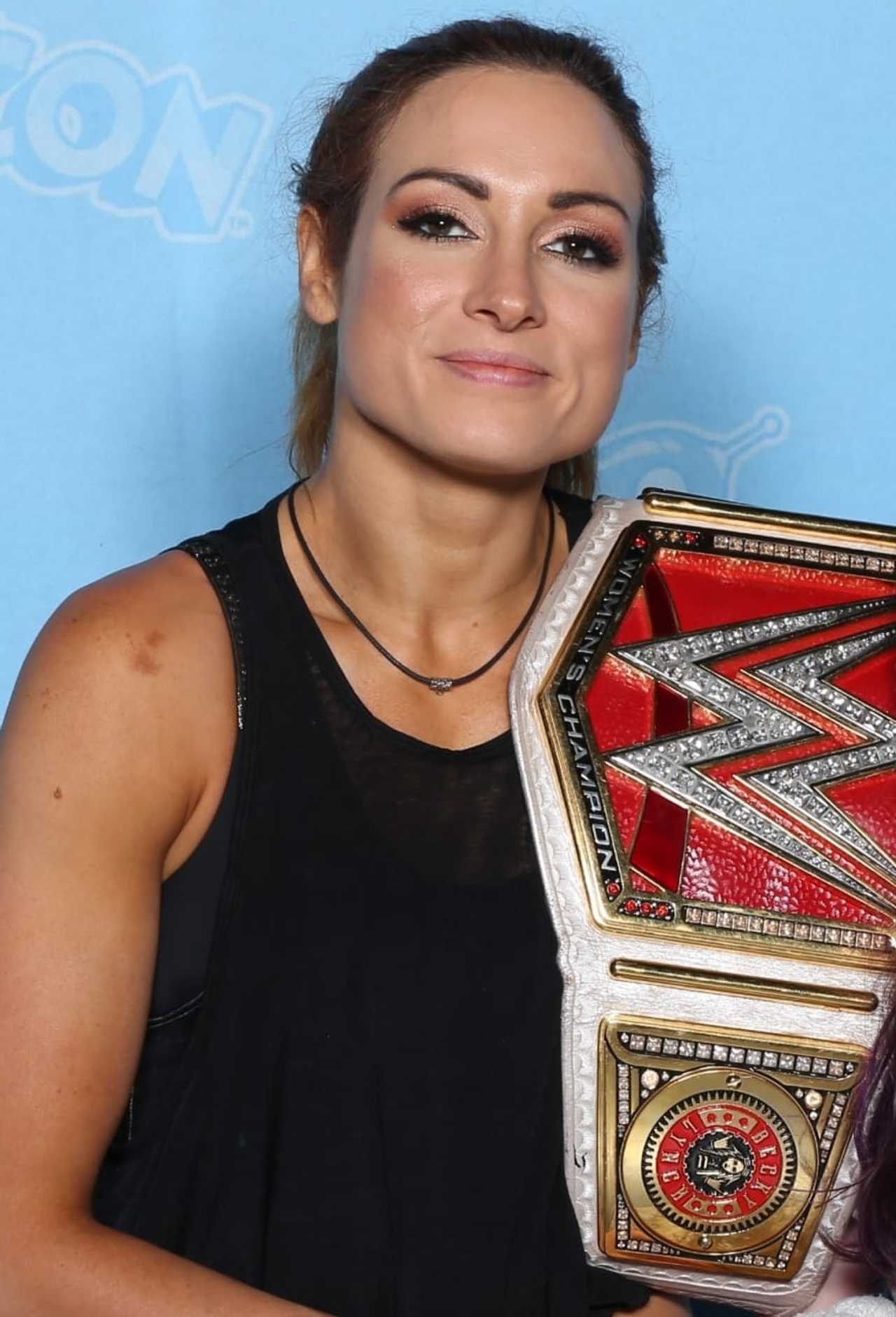 meet-the-man-6x-wwe-champ-becky-lynch-signing-books-in-new-jersey