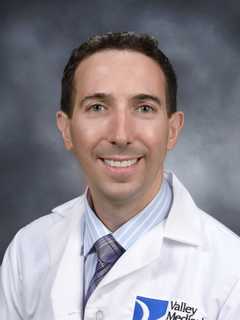 Valley Medical Group Welcomes Ophthalmologist Dr. David Benderson 