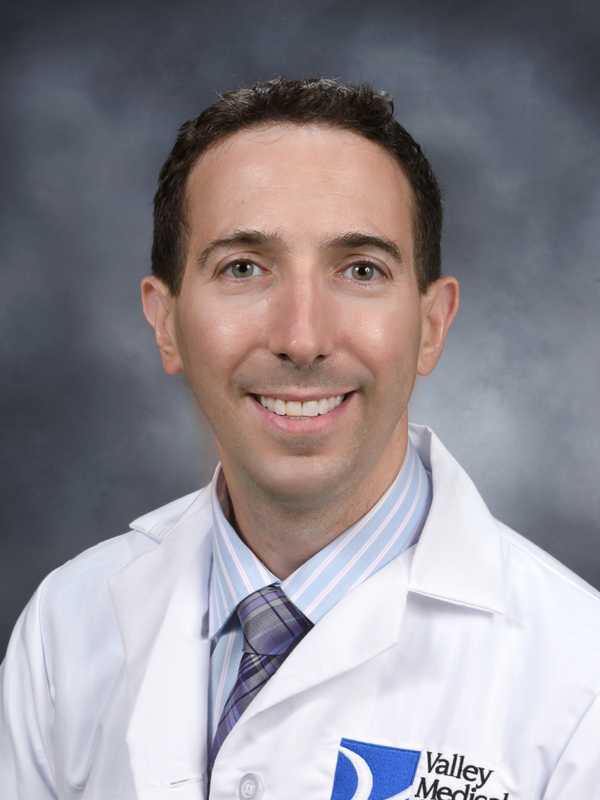 Valley Medical Group Welcomes Ophthalmologist Dr. David Benderson 