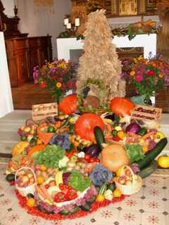 Trumbull's Thanksgiving Basket Program Provides Meals To 100 Families