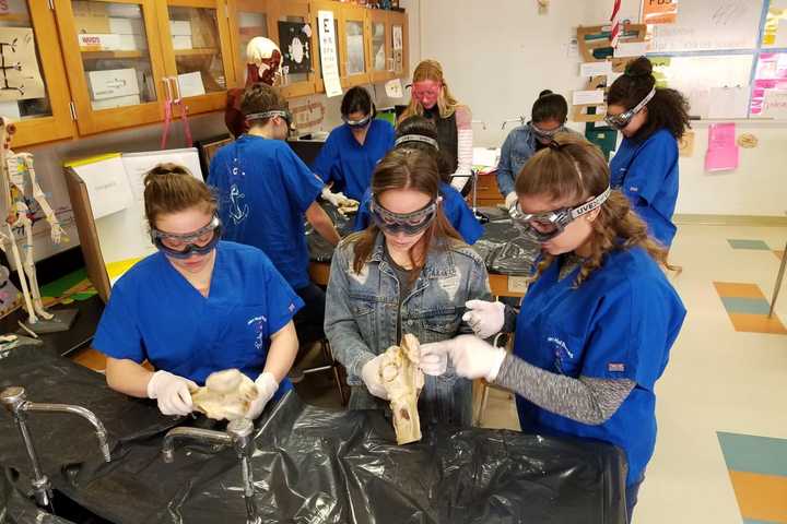 Hen Hud Among Just 133 Nationally Named STEM Distinguished Schools