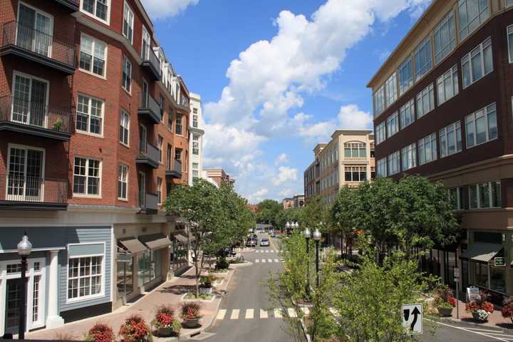 West Hartford's Blue Back Square has many shopping and dining options. Daily Voice has the news you need. Image CC BY-SA 3.0 via Wikimedia Commons.