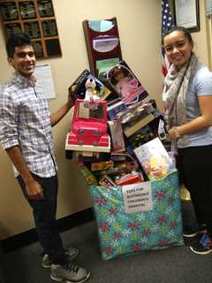 Mount Pleasant Honor Students Donate Toys To Blythedale Children's Hospital