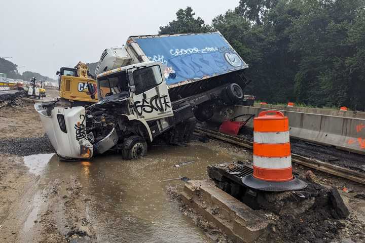 I-95 Crash In CT Backs Up Traffic For Miles