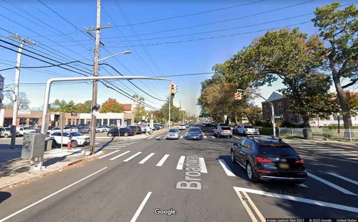 Broadway and Everit Avenue in Hewlett