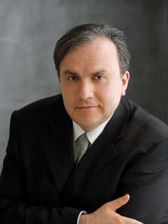 Acclaimed Pianist Performs At Sleepy Hollow High School