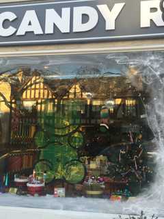 Bronxville Names Winners Of Holiday Window Painting Contest