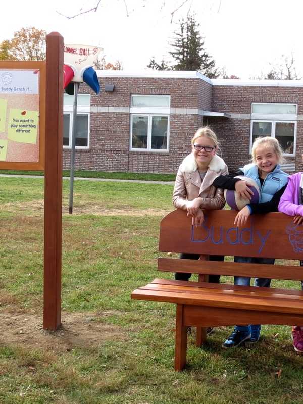 Meadow Pond Elementary Unveils Buddy Bench