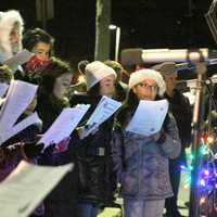 Columbus Elementary School Troubadors Sing In The Holiday Season 