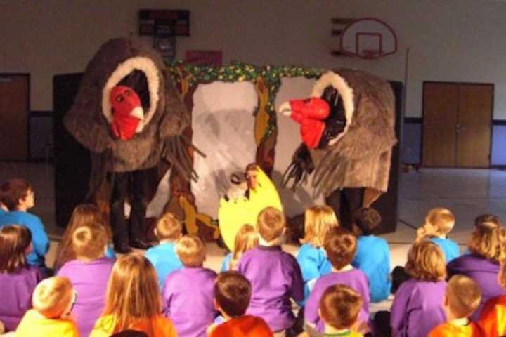 Vermont's PuppeTree Performing At Rutherford Library