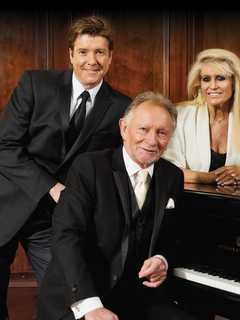 Two Irish Singers Perform At Paramount In Peekskill