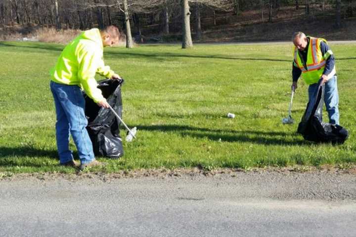 Dutchess County DPW Crews, Volunteers Spruce Up Roads For Earth Day