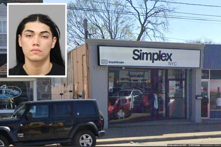 6 Thieves Loot Long Island Store, Drive Cars Through Front Doors: Police