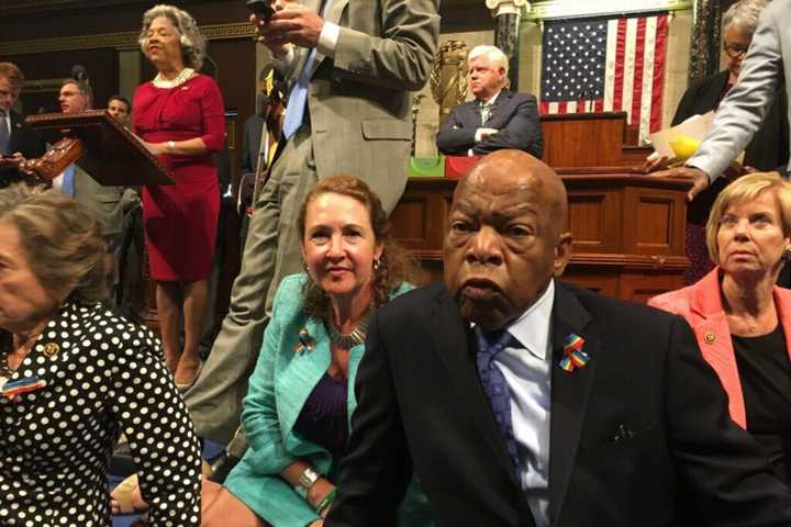 Murphy Praises House Sit-In On Gun Control
