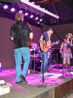 Elmwood Playhouse Members Bring Country Music To Rhodes North Tavern