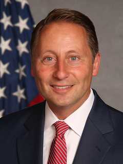Westchester County Airport Overbooked With Exhibitors For Executives' Forum