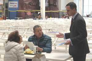 Carlucci Puts Focus On New Gift Card Law In Palisades Mall Visit