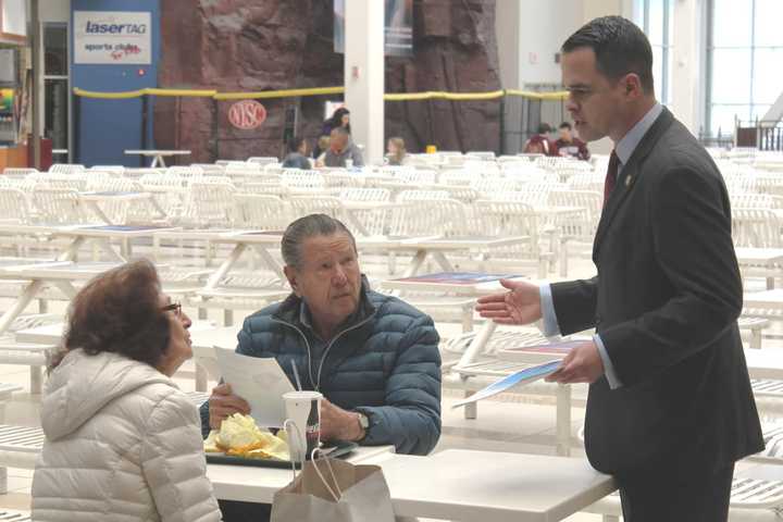Carlucci Puts Focus On New Gift Card Law In Palisades Mall Visit