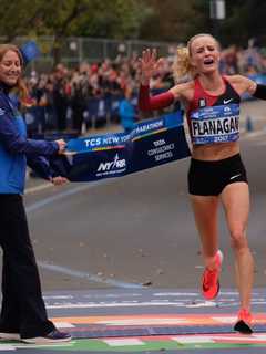 Shalane Flanagan Is 1st American Woman To Win New York Marathon In 40 Years