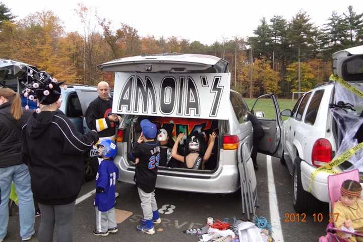 Emerson's Trunk-Or-Treat Will Feature Teal Pumpkins