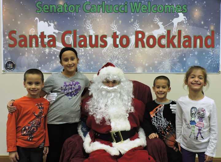 Santa meets children at the Pearl River Library