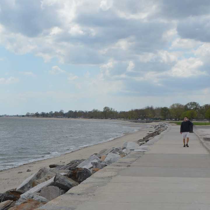 Stroll the shore with new friends at Bridgeport&#x27;s Get Healthy Walk &#x27;n Talk series in Seaside Park.