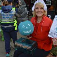 <p>A teal pumpkin offers allergy-free treats.</p>