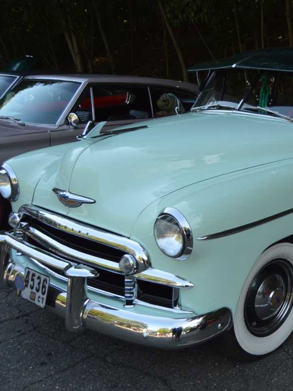 Huntington Congregational Church Rolls Out Classic Cars For Shelton Show