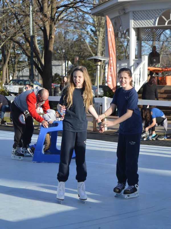 Skating In Shorts? Hundreds Glide By The Gazebo At Fairfield Fundraiser