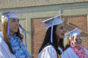Fairfield Ludlowe Grads Urged To Go With The Flow, Follow Their Dreams
