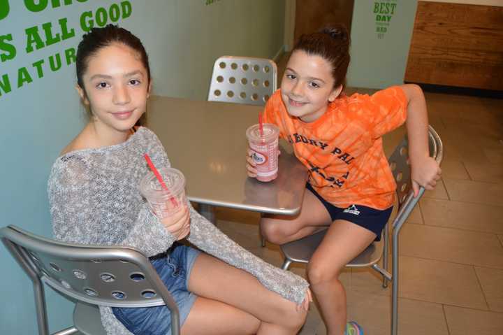 Guests enjoy their smoothies at Robeks.