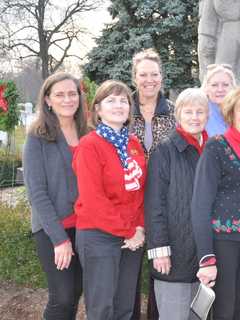 Darien Encouraged To Honor Veterans By Buying Wreaths For Graves