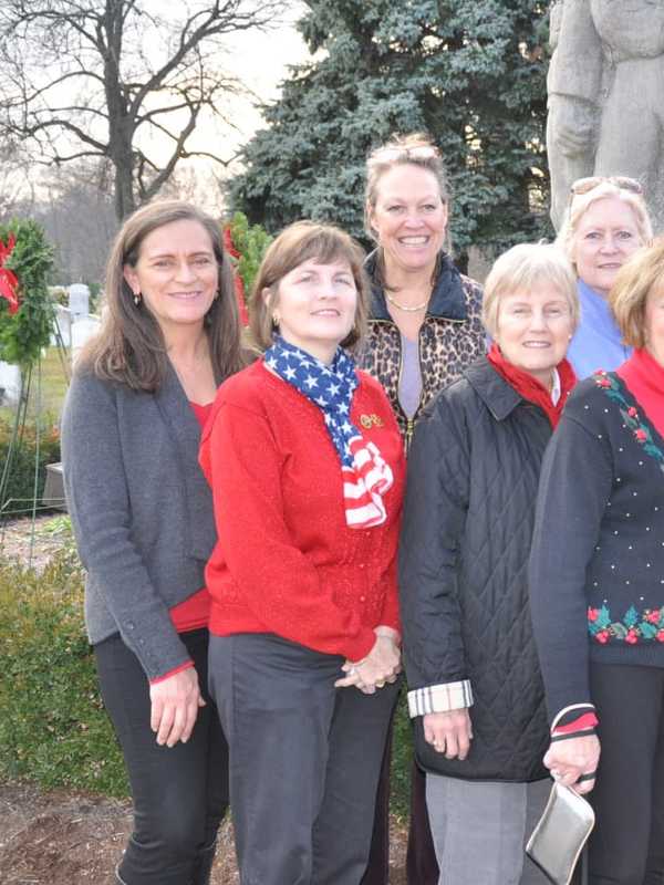 Darien Encouraged To Honor Veterans By Buying Wreaths For Graves