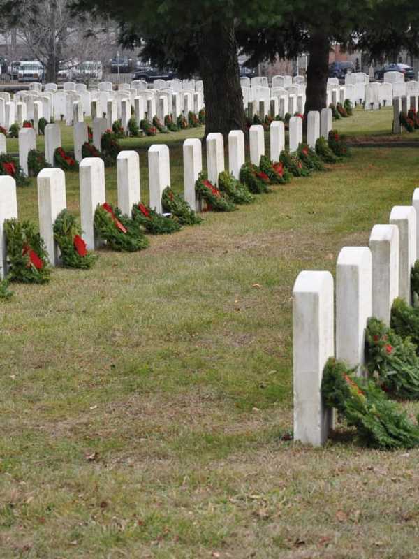 Help Sponsor A Wreath For Darien's Wreaths Across America Ceremony