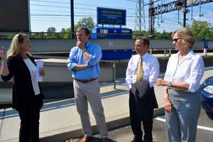 Murphy Examines Upgrades At Noroton Heights In Darien