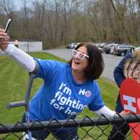 <p>Supporters of Democratic presidential candidate Hillary Clinton gather prior to her arrival at her polling place in Chappaqua to vote in New York&#x27;s Democratic primary.</p>