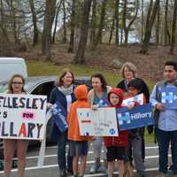 <p>Supporters of Democratic presidential candidate Hillary Clinton gather prior to her arrival at her polling place in Chappaqua to vote in New York&#x27;s Democratic primary.</p>