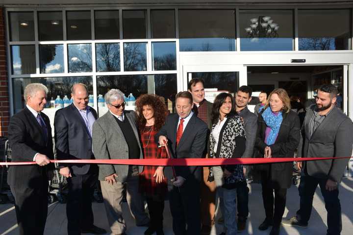 DeCicco & Sons Opens Millwood Store With Packed Crowd