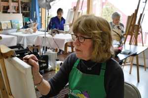 Hawthorne Artist Creates Space For Budding Artists To Bloom