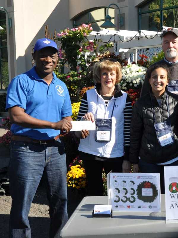 Wreaths Across America Collects Sponsorships To Honor Vets In Darien