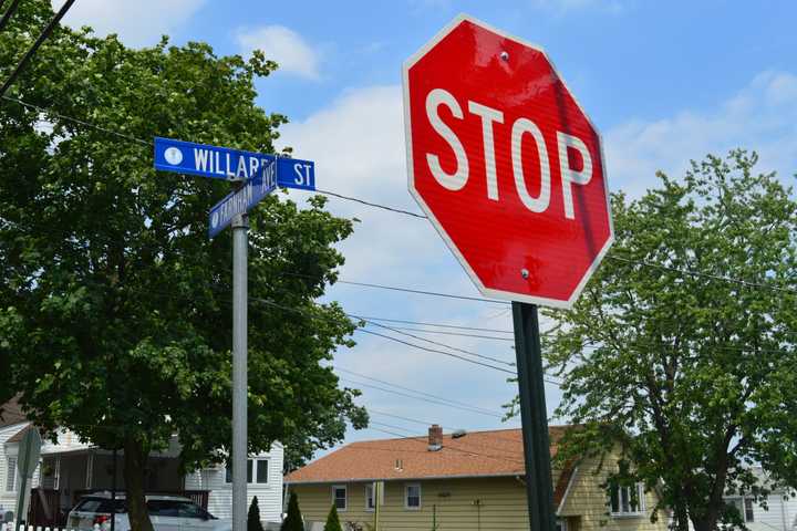 Eight New Stop Signs Aim To Slow Lodi Speedsters