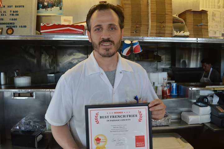 Clifton's Rutt's Hut Adds DVlicious 'Best Fries' Certificate To Honors