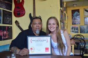 Rony's Rockin' Grill In Bergenfield Receives DVlicious Best Fries Award