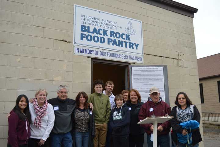 Food Pantry Donations Large And Small Make Holidays Merry In Bridgeport