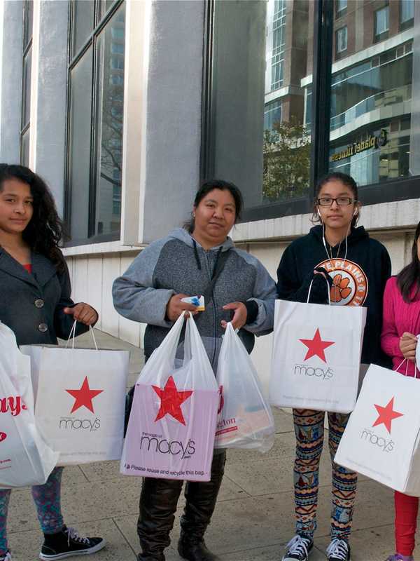 Westchester County Shoppers Flock To Area Stores For Black Friday Deals