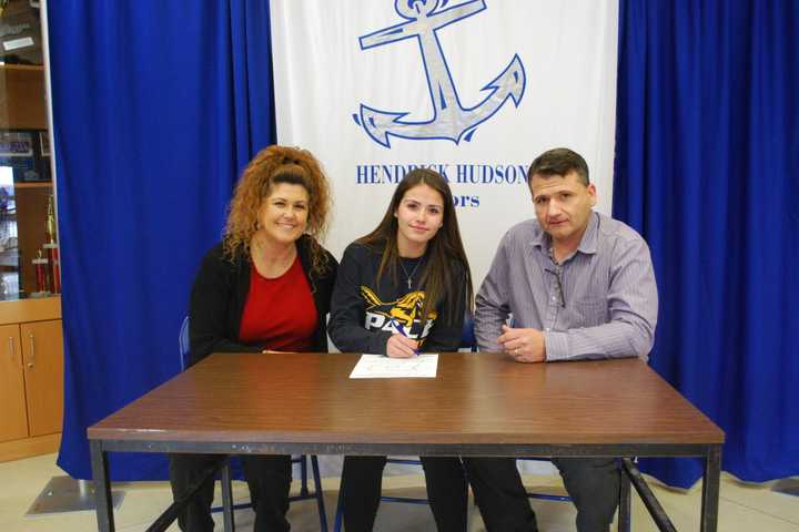 Hen Hud Soccer Star Gabby Picciano Signs National Letter Of Intent