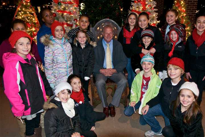 Shelton Greets The Christmas Season With Annual Tree-Lighting Ceremony
